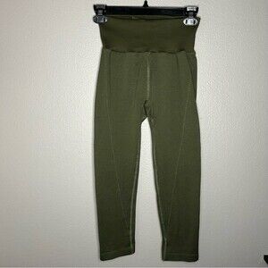 Free People Movement green cropped athletic leggings women’s size Medium / Large